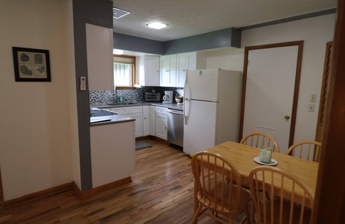 Independence House | Sweet 3 Bedroom, Walk to Main St!