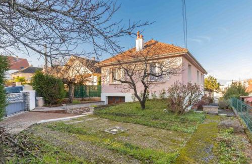 Bourroches House | Sweet Burgundy Villa