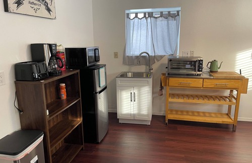 Northeast Anchorage House | Sweet Caroline w/Mtn view. Entire Downstairs Unit. Quiet family-friendly