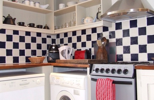 Butlerstown Cottage | Sweet Coach House is located next to a stunning tidal beach on the Wild Atlantic Way