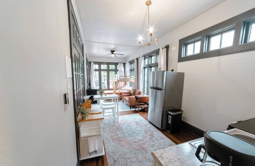 Hannon Park Apartment | Sweet Deeana's - The Historic Downtown Mobile Apartment