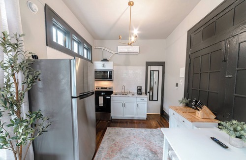 Hannon Park Apartment | Sweet Deeana's - The Historic Downtown Mobile Apartment