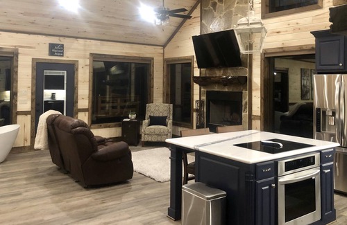 Wills Point Cabin | Sweet Escape-Brand New Luxury Log Cabin