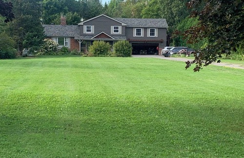 Campbellford House | Sweet Garden Retreat