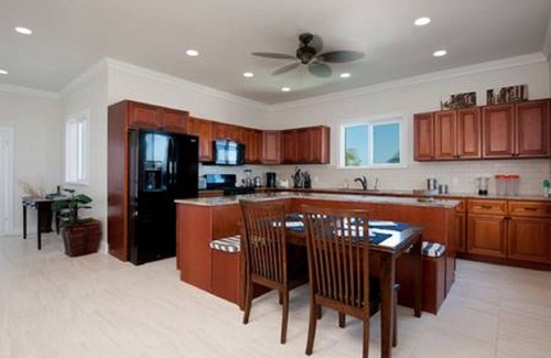 Rainbow Bay House | Sweet Merlot - A Family Rental with a Pool & walking distance to Twin beach