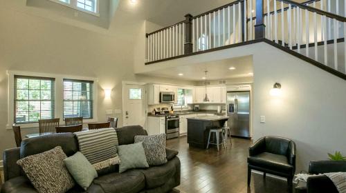 Sugarcreek House | Sweet Private Cabin with Jacuzzi and Fire Pit in Ohio
