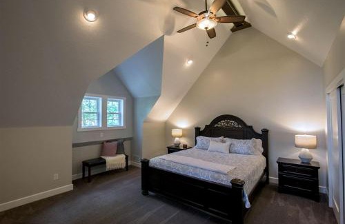 Sugarcreek House | Sweet Private Cabin with Jacuzzi and Fire Pit in Ohio