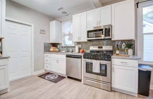 Cottage Line House | Sweet Retreat! Cozy 2 Bed & Bath By the Beach