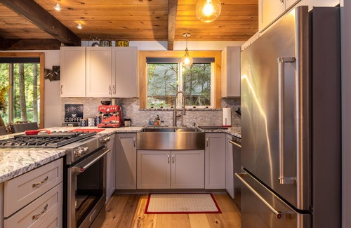 Glacier Cabin | Sweet Romantic Cabin, private hot tub. Perfect for a couples getaway.