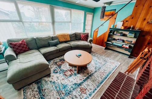 Greensboro House | Sweet Sunny Summit House