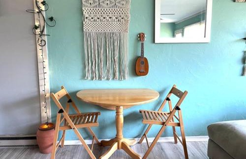 Greensboro House | Sweet Sunny Summit House