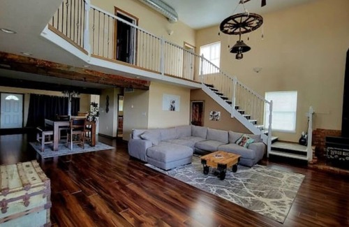 Crowley County House | 🍭Sweetest Getaway in Sugar City 🍬 New build, Pet friendly