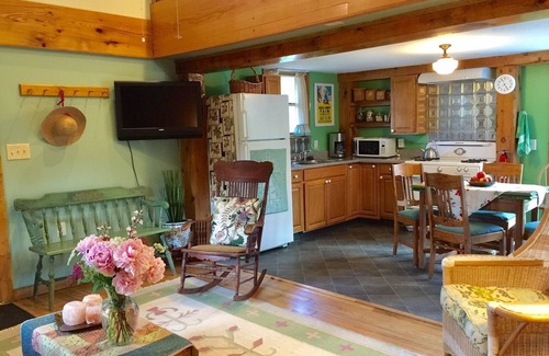 Sheldrake House | Sweetgrass Cottage, Ovid: Walk to Sheldrake Point Winery, Beach and Boat Launch