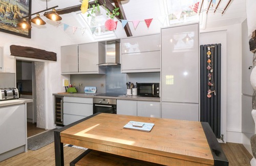 Dinas Cottage | SWEETHOLME, pet friendly, country holiday cottage in Trefor