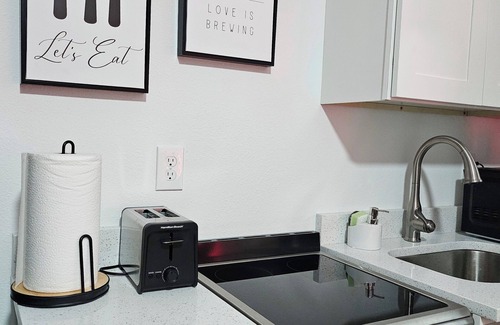 Davenport Apartment | Sweetie's Cozy 2-bedroom apartment with pool, AC, WiFi in charming Davenport
