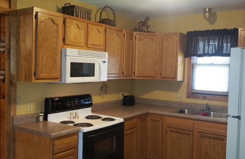 Gainesville Cabin | Sweeton Creek cozy cabin just minutes from Lake Norfork