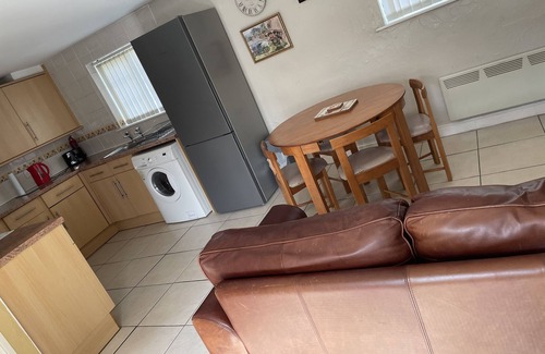 Louth Cottage | Sweetpea Cottage - Sleeps 5, Parking & Pets Ok