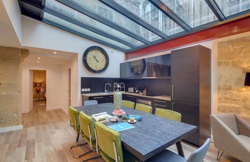 Quartier du Mail Apartment | Sweett | Sentier II - Four Bedroom Apartment, Sleeps 9