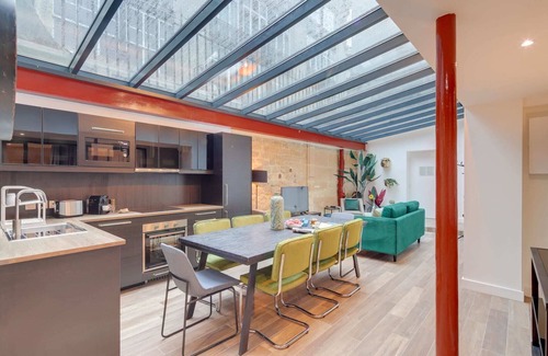 Quartier du Mail Apartment | Sweett | Sentier II - Four Bedroom Apartment, Sleeps 9