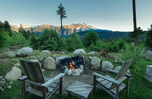 Mount Currie House | Sweetwater Lane Farm Cabin and Spa