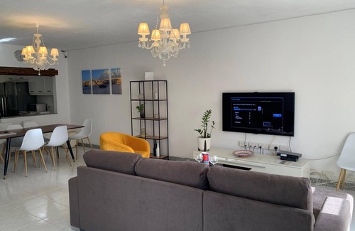 Tal-Ghoqod Hotel | SwieqiStay room5 shared bath - Paceville