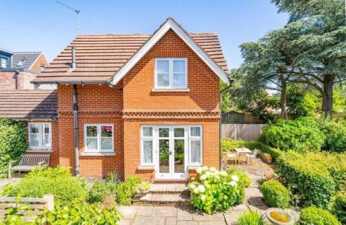 Norwich House | Swift Host - 1 Bedroom House - Beautiful - Garden - Free Parking - Close to Centre