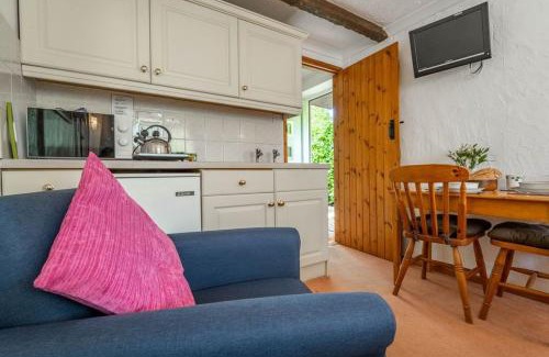 Rackheath Apartment | Swift Host - Studio - The Nook - Garden - Parking