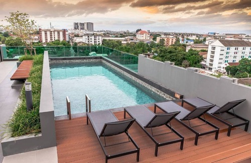 Mueang Samut Prakan District Apartment | swimming pool and gym , near BTS PuChao,bkbloft5 - Tambon Thepharak