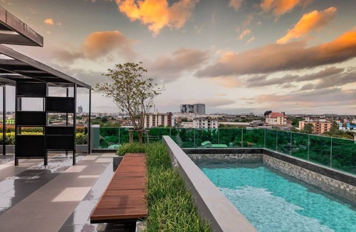 Mueang Samut Prakan District Apartment | Swimming pool and gym , near BTS PuChao/bkbloft7 - Tambon Thepharak