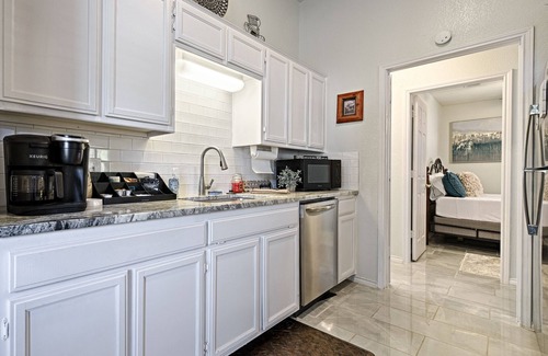 Azle House | Swimming Pool, Hot Tub, Sauna, Pickleball, Game Room, Poker Room, BBQ, Longhorns