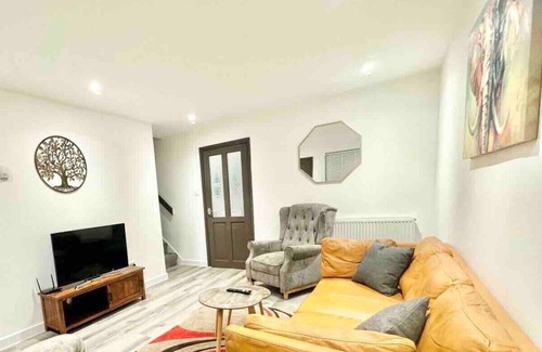 Swindon House | Swindon 3 Bedroom house to relax and enjoy
