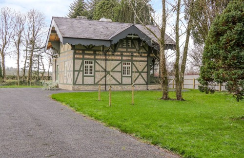 Mohill Cottage | SWISS COTTAGE, character holiday cottage in Mohill, County Leitrim