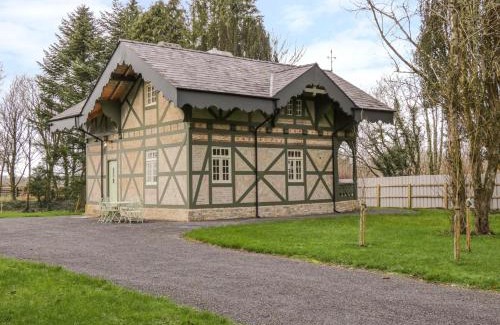 Mohill House | Swiss Cottage