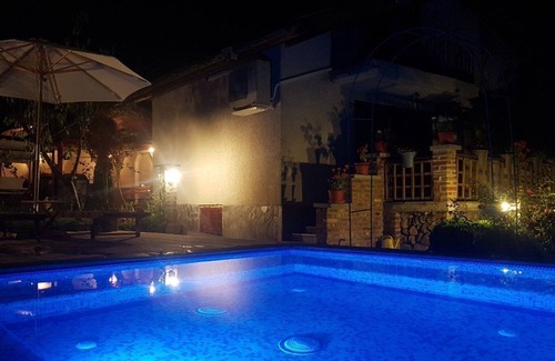 Vranyantsi Ski Chalet | Swiss Style Chalet - Casa Rosa Guest House