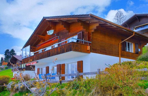 Aeschlen ob Gunten Apartment | SwissHut Stunning Views Alps & Lake - Apart. Lena Down