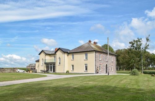 Llanybri House | Swn-Y-Don