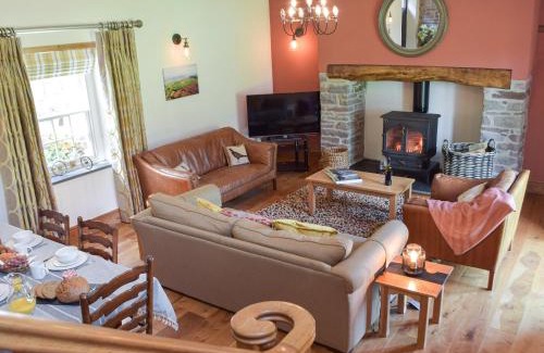 Llanybri House | Swn-Y-Don