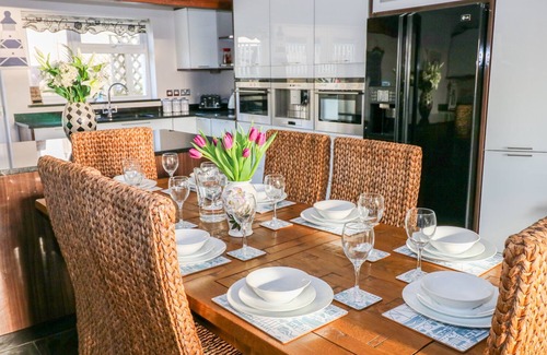 Amroth House | SWN Y MOR, pet friendly, luxury holiday cottage in Amroth