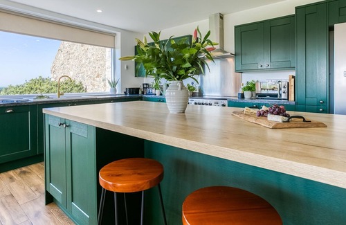 Llanfaethlu Cottage | Swn y Mor Trefadog - sleeps 10 guests in 4 bedrooms