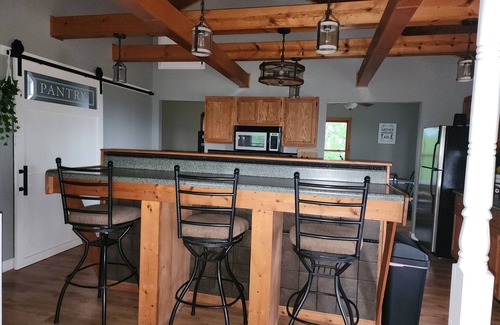 Newcomb House | SxS Lover's Paradise. Private home minutes from Royal Blue & Tackett Creek.
