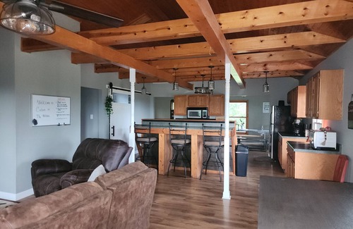 Newcomb House | SxS Lover's Paradise. Private home minutes from Royal Blue & Tackett Creek.