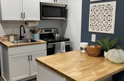 Lewistown Apartment | Sycamore Acres 303 Beachy vibes suite with full kitchen and living room