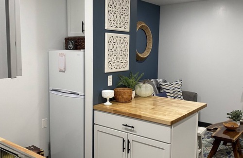 Lewistown Apartment | Sycamore Acres 303 Beachy vibes suite with full kitchen and living room