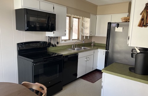 Holcomb Cottage | Sycamore Landing - Casual Lakefront Living at It's Best!