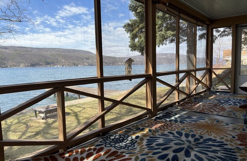 Holcomb Cottage | Sycamore Landing - Casual Lakefront Living at It's Best!
