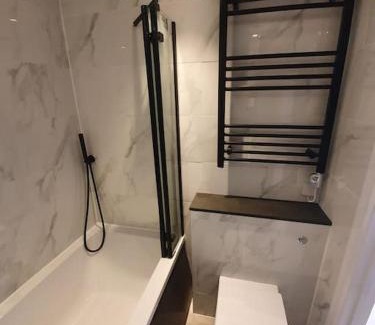 Etchinghill House | Sycamore Lodge Kent With EV Zappi type 2, swimming pool for a fee