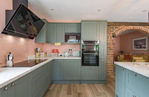 Staple House | Sycamores - Fabulous family home with huge garden