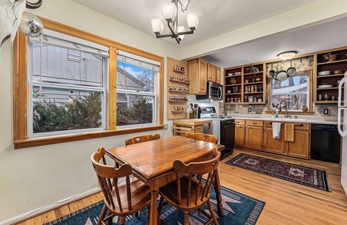 University Park House | Syd's Place: House with sauna, dogs welcome