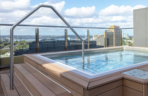 Darlinghurst Apartment | Sydney City Large Studio Apartment with Balcony
