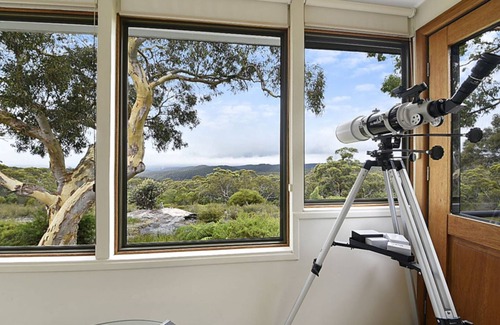 Woodford House | Sydney View - 70km from Sydney; 1000km from care!